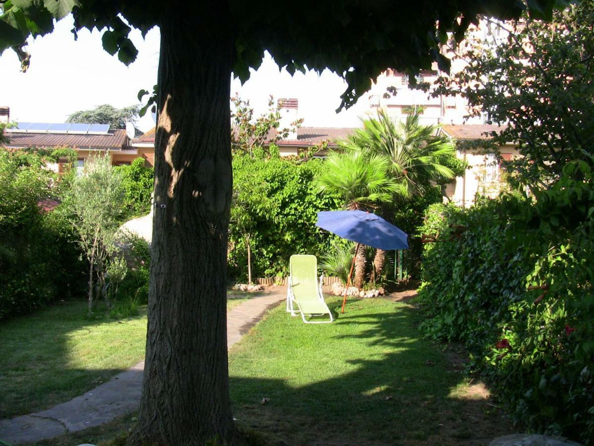 Villa On The Edge Of Town Rome Exterior photo